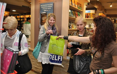 neodoljiva kupovina grazia shopping nighta  laguna knjige